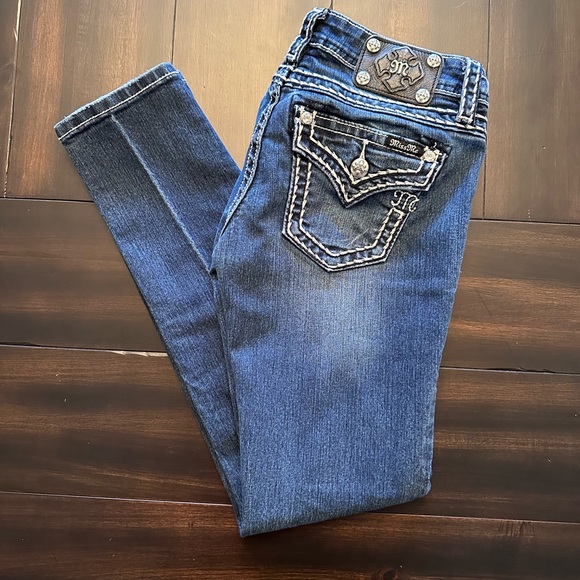 Miss Me Loose Saddle Stitch Border Skinny Jeans. Sizes: 27 & 28 - Picture 6 of 14